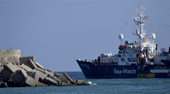 السماح لسفينة إنقاذ بنقل 353 مهاجراً إلى صقلية