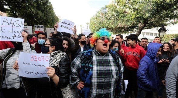 مئات التونسيين يتظاهرون بالعاصمة ضد الحكومة