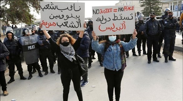 محتجون تونسيون يتجمعون عند البرلمان