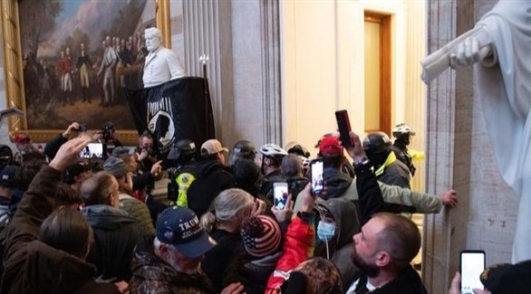 فوضى في واشنطن... إطلاق رصاص في الكونغرس وإجلاء برلمانيين وحظر تجول