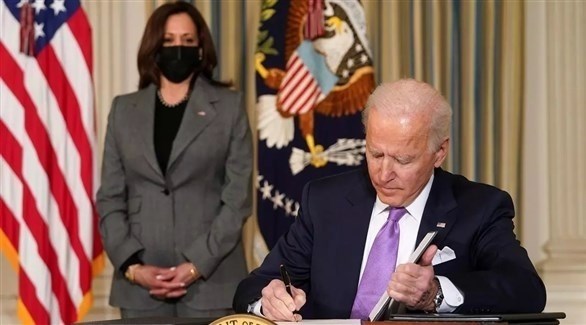 بايدن يستعد لتجنيس 9 ملايين مهاجر