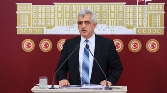 البرلمان التركي يسقط عضوية نائبٍ موالٍ للأكراد