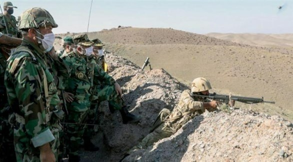 أنباء عن حشد الجيش الإيراني وحداته على حدود أذربيجان