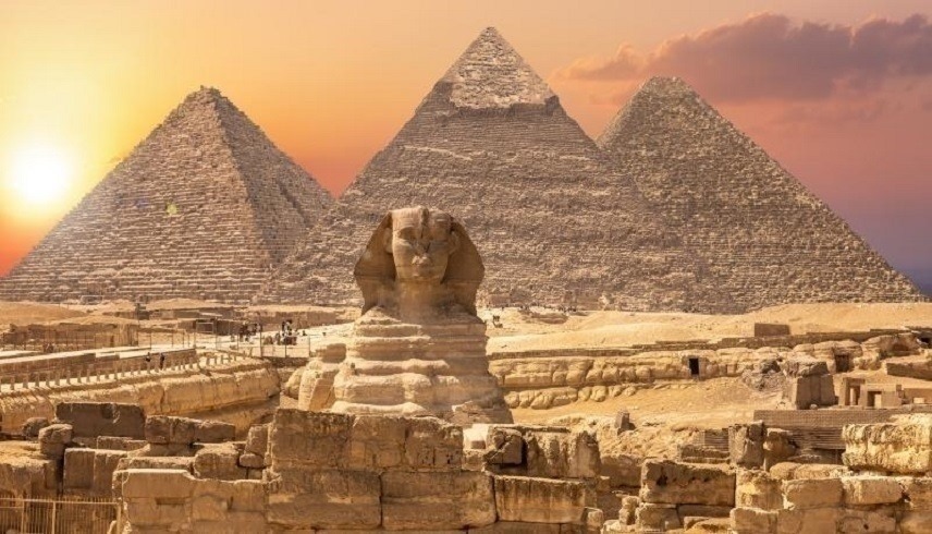 مصر تنفي غلق منطقة الأهرامات بالجيزة لمدة شهرين