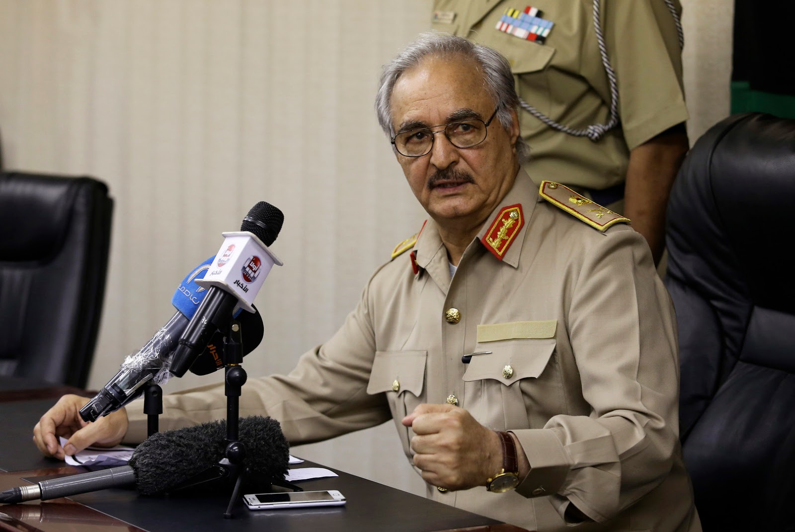 القائد العام للجيش الليبي المشير خليفة حفتر يؤكد قرب تحرير درنة من الإرهاب
