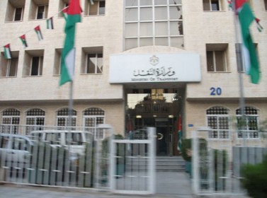 وزارة النقل تعتزم تنفيذ مشروع تتبع للمركبات الحكومية