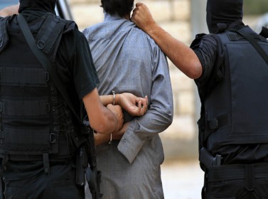 الكريمة: إصابة 4 رجال أمن ومطلوبين وضبط أسلحة