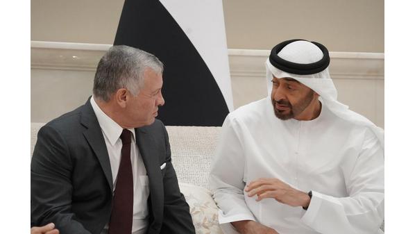 الملك يتبادل التهاني مع ولي عهد أبو ظبي
