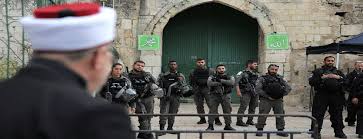 وزارة الأوقاف تستنكر إغلاق مصلى باب الرحمة وتدعو للعمل على الحد من هذه الانتهاكات