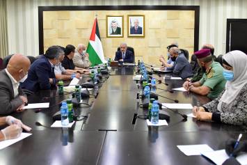 رام الله: اشتية يجتمع بقادة الأجهزة الأمنية الفلسطينية لبحث تطورات تفشي “كورونا