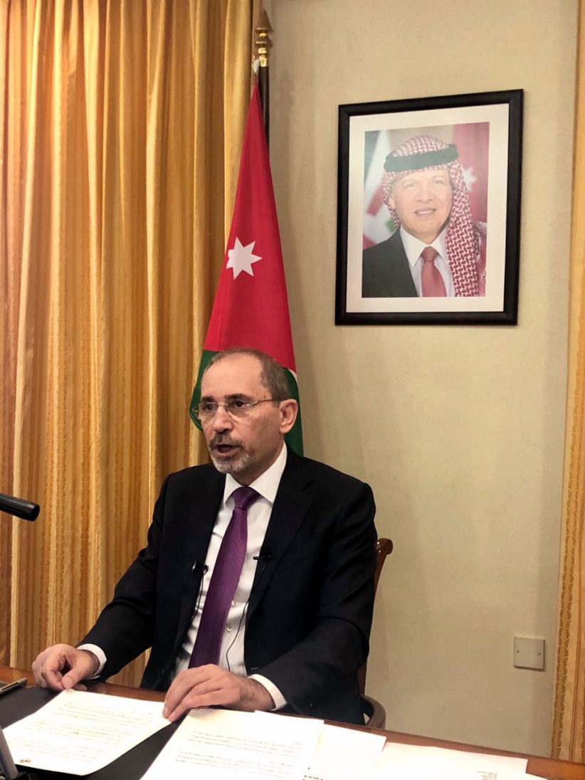 وزير الخارجية يؤكد ضرورة التعاون الدولي في مواجهة عبء اللاجئين