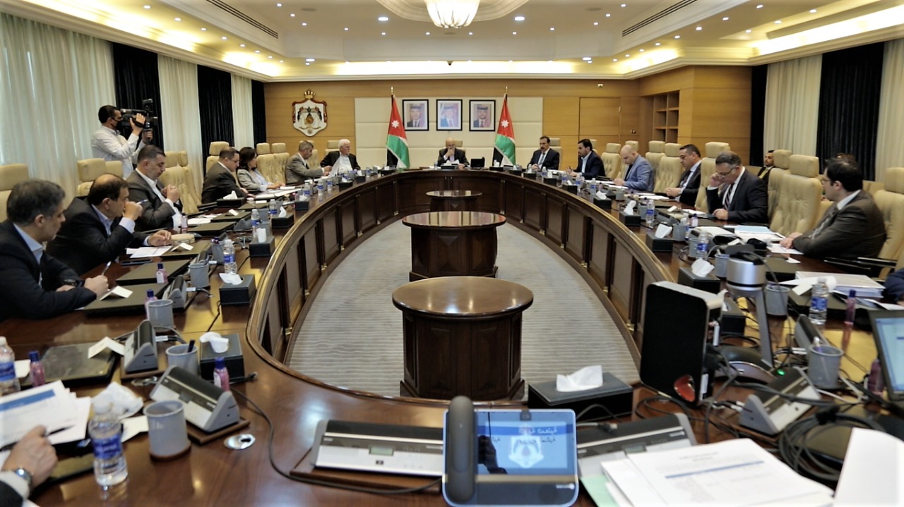 الرزاز يترأس اجتماعاً للفريق الاقتصادي لبحث تداعيات أزمة كورونا