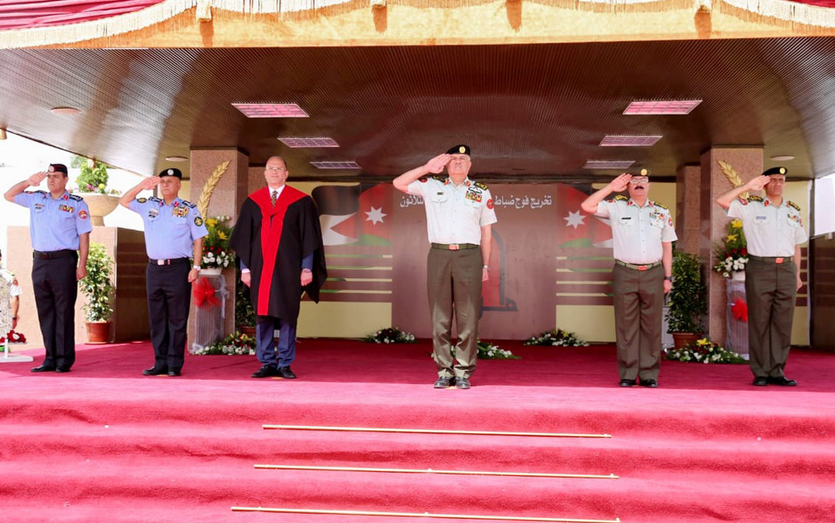 مندوباً عن جلالة الملك رئيس هيئة الأركان يرعى حفل تخريج فوج ضباط مؤتة 31