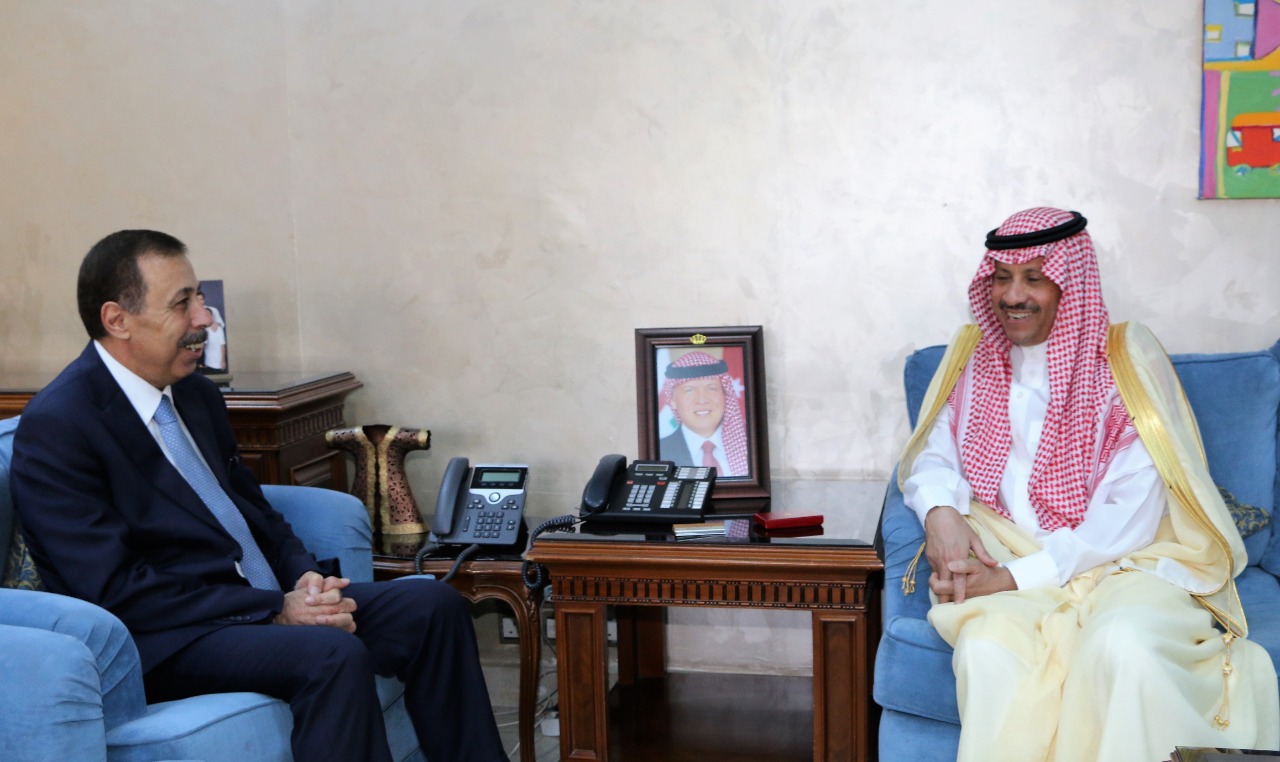وزير التربية يبحث مع السفير السعودي في عمان علاقات التعاون بين البلدين الشقيقين