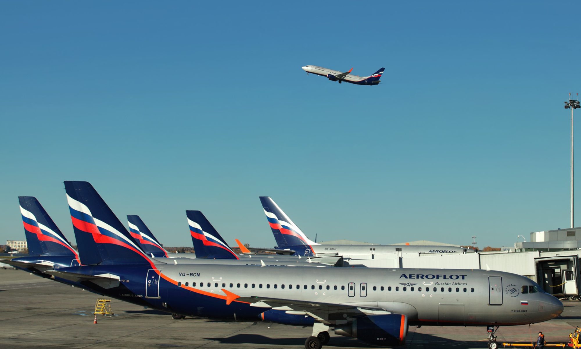 رئيس وزراء روسيا يعلن استئناف رحلات الطيران الدولية اعتبارًا من 1 أغسطس