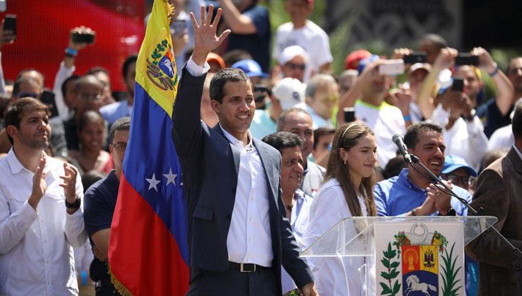 رومانيا تعترف بجوايدو رئيساً مؤقتاً لفنزويلا