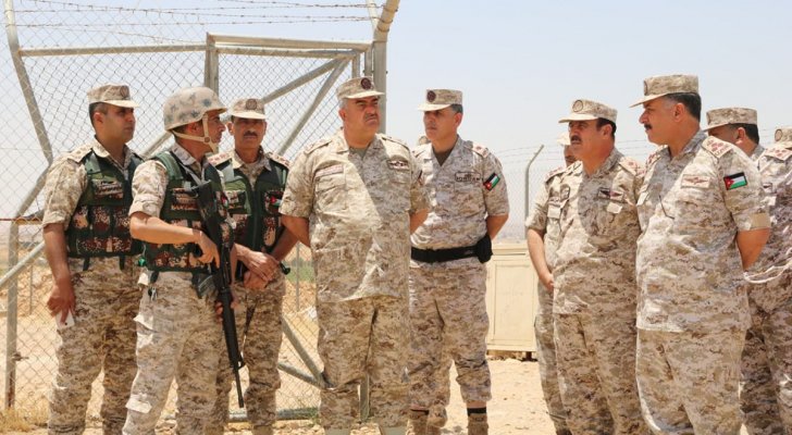 رئيس هيئة الأركان الأردنية المشتركة يزور واجهة المنطقة العسكرية الشمالية
