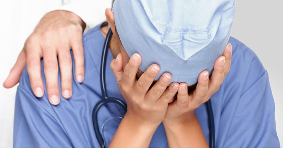“الممرضين” تطالب الحكومة بوضع حد للاعتداء على الكوادر الصحية