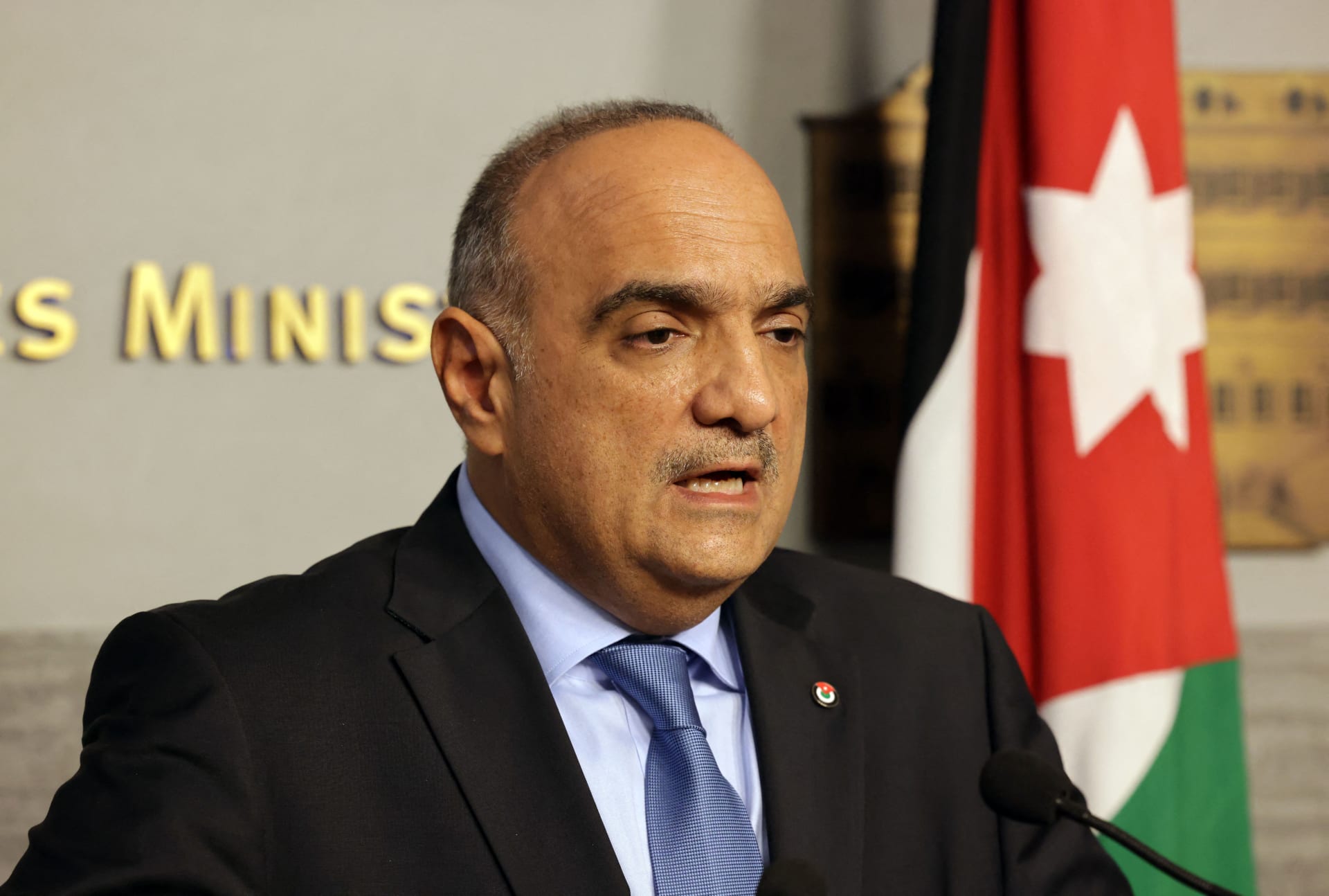 رئيس الوزراء الأردني: لا يوجد أي جسر بري نحو إسرائيل