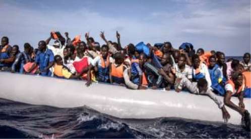 غرق 30 مهاجراً افريقياً بينهم 3 نساء و5 أطفال قبالة سواحل شبوة