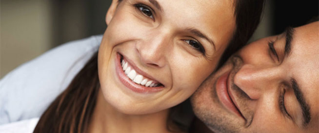 القبلات بين الزوجين: فوائد صحية ومحاذير