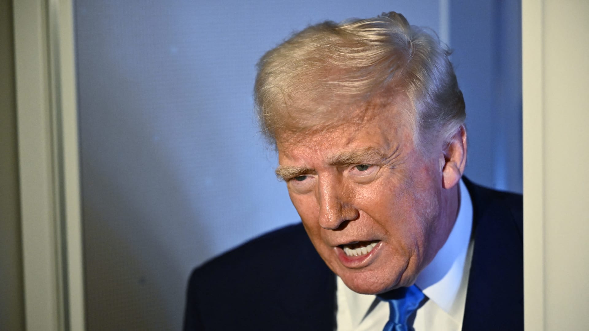 ترامب يلغي زيارة مبعوثيه إلى باكستان بسبب “موقف إيران”