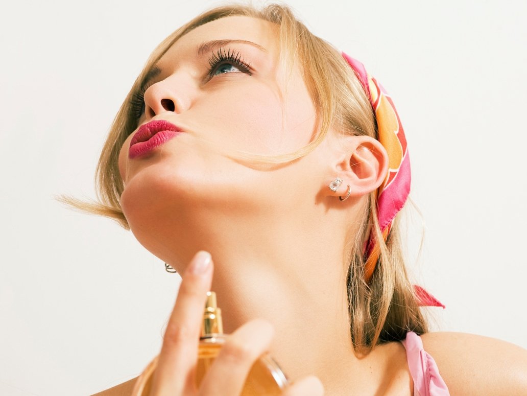 8 عطور تؤجّج العلاقة الحميمة