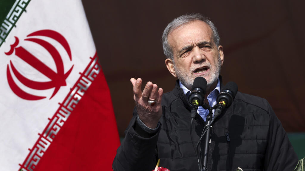 رئيس إيران يدعو لترشيد الكهرباء بعد تضرر البنية التحتية