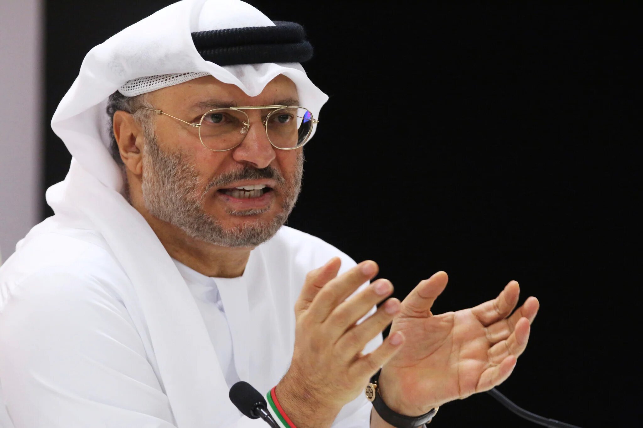 قرقاش: ولّى زمن المجاملات ووضوح الموقف ضرورة بعد العدوان