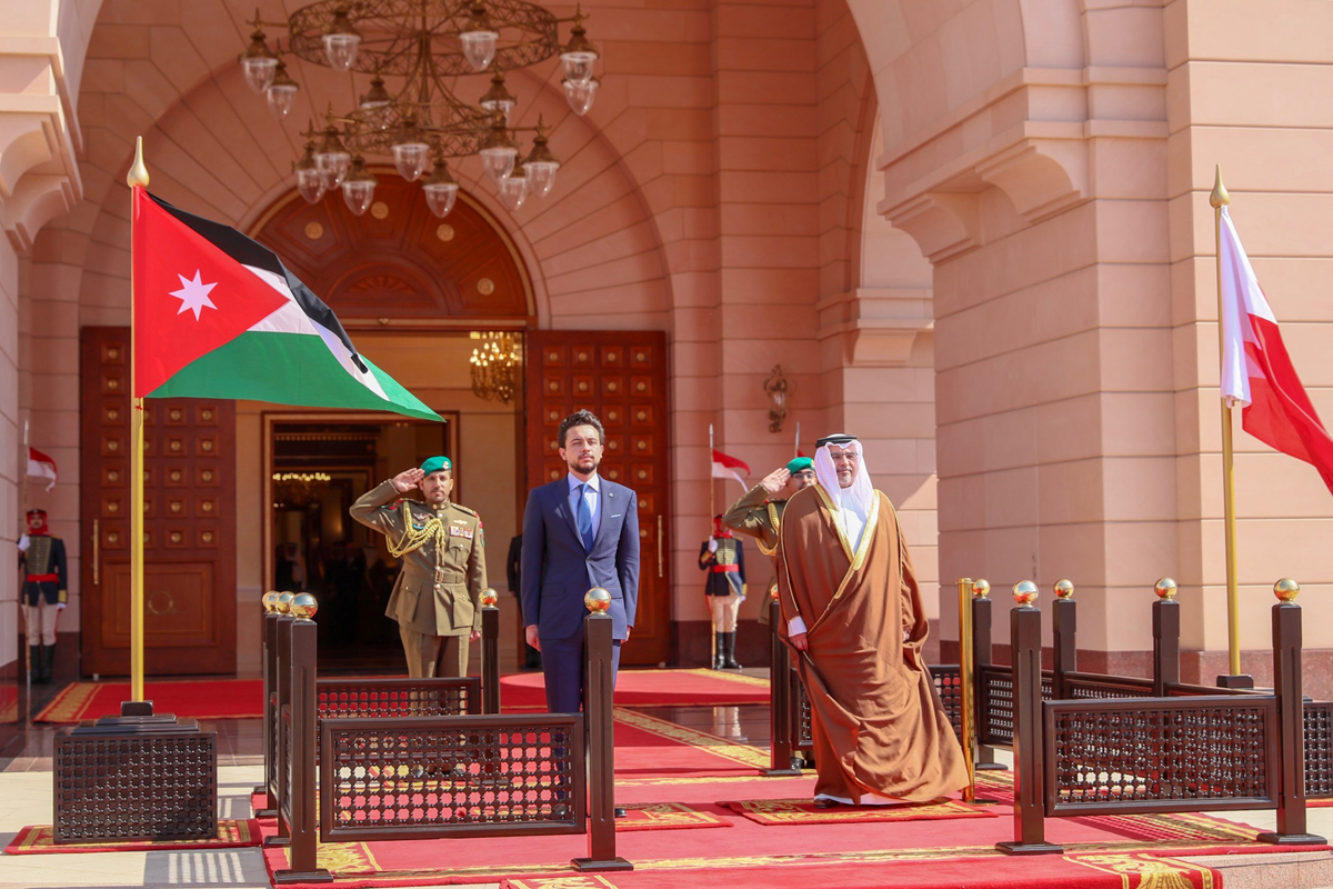 وصول سمو الأمير الحسين بن عبدالله الثاني ولي العهد إلى العاصمة البحرينية المنامة