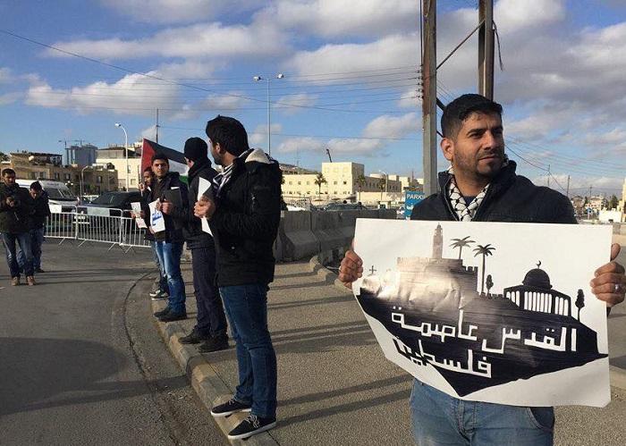 أردنيون يتظاهرون قرب الحدود مع فلسطين بالتزامن مع مسيرة العودة