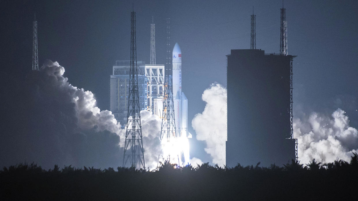 الصين تطلق صاروخ “لونغ مارش 5” أحد أقوى صواريخ الفضاء في العالم