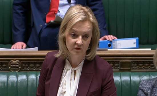 وزيرة الخارجية البريطانية: روسيا قد تغزو أوكرانيا في أي وقت