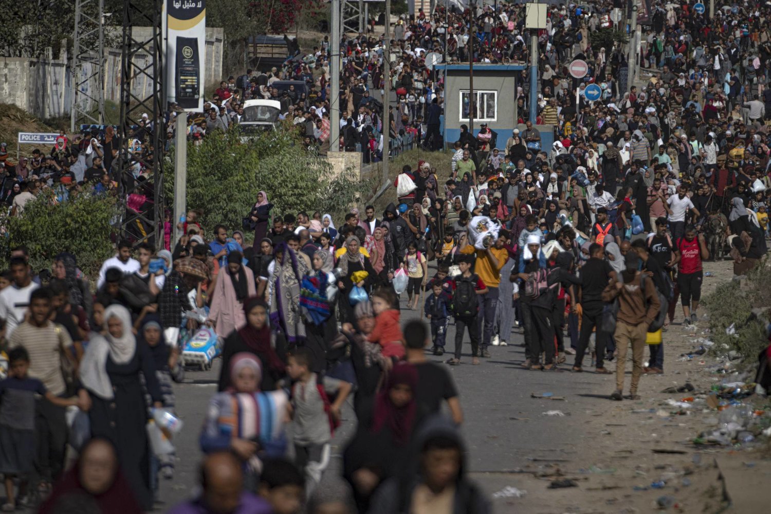 الجيش الإسرائيلي: 300 ألف شخص نزحوا من شرق رفح