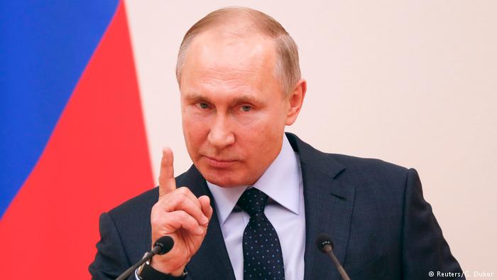 بوتين يوقع مرسوماً ينص على فصل 5 جنرالات في وزارة الداخلية