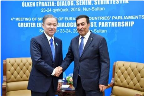 الطراونة يلتقي نظيره الكازاخستاني ووعود بفتح خط شحن جوي خلال عشرة أيام