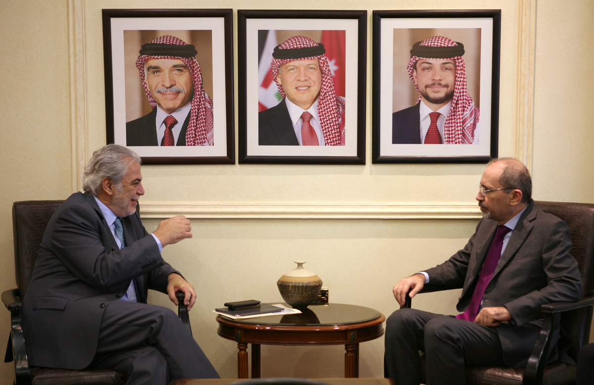 الصفدي يلتقي مفوض المساعدات الانسانية وادارة الازمات الأوروبي