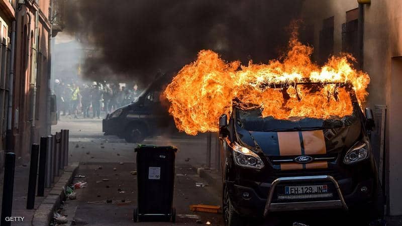 اشتباكات باحتجاجات السترات الصفراء في فرنسا