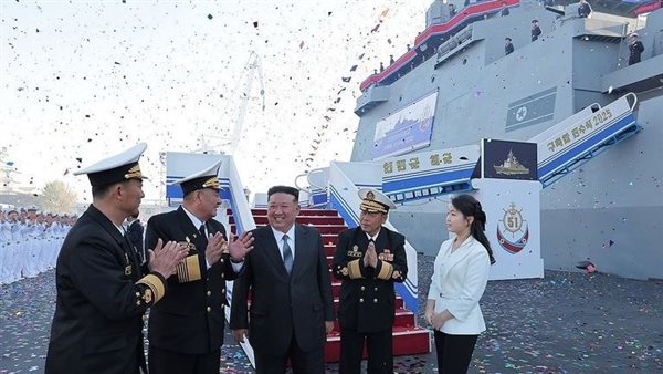 وكالة: زعيم كوريا الشمالية يتفقد المدمرة “تشوي هون”
