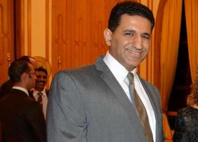 سفير مصر في بلجراد يكرم طالبة فلسطينية