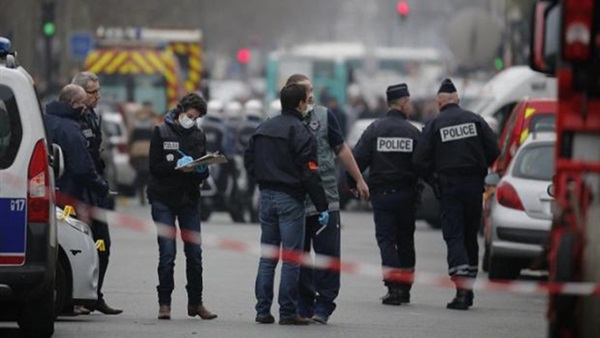 وفاة شرطي بادل نفسه برهينة خلال هجوم جنوب فرنسا متأثرا بجراحه