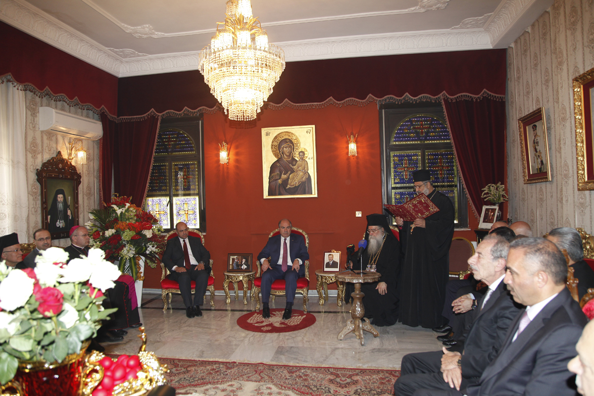 رئيس الوزراء الدكتور هاني الملقي يهنئ المسيحيين بعيد الفصح المجيد