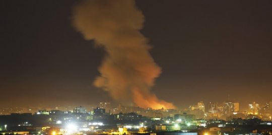 الطيران الحربي الاسرائيلي يقصف مناطق متفرقة في قطاع غزة