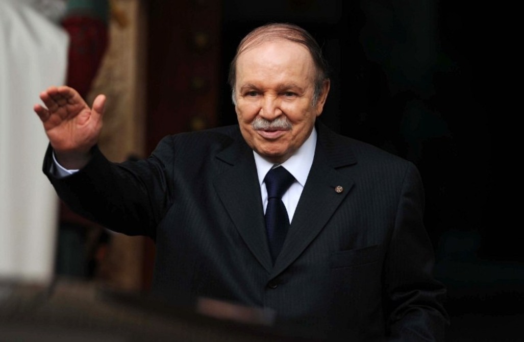 بوتفليقة يدعو الجزائريين إلى “الالتفاف حول الدولة ودعمها”