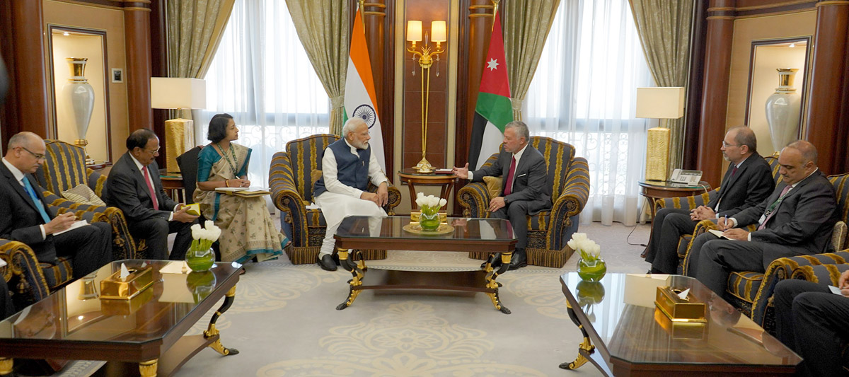 جلالة الملك عبدالله الثاني يلتقي مع رئيس الوزراء الهندي