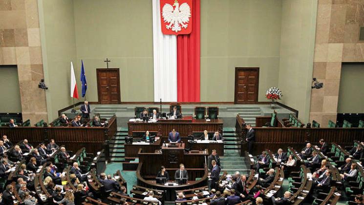 وفد بولندي يصل إسرائيل غدا لمناقشة “قانون المحرقة”
