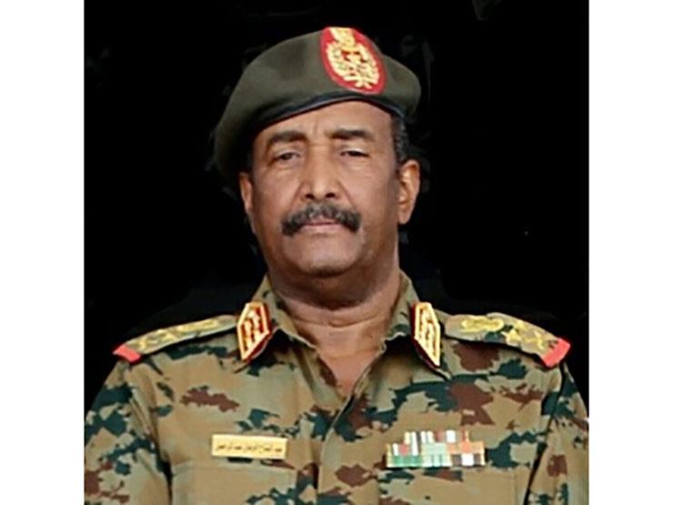 بن عوف يتنازل عن رئاسة المجلس العسكري في السودان...والبرهان رئيسا والمعتصمين يرحبون