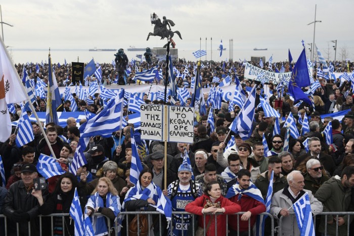 تظاهرات حاشدة فى اليونان احتجاجا على إيواء مهاجرين ولاجئين