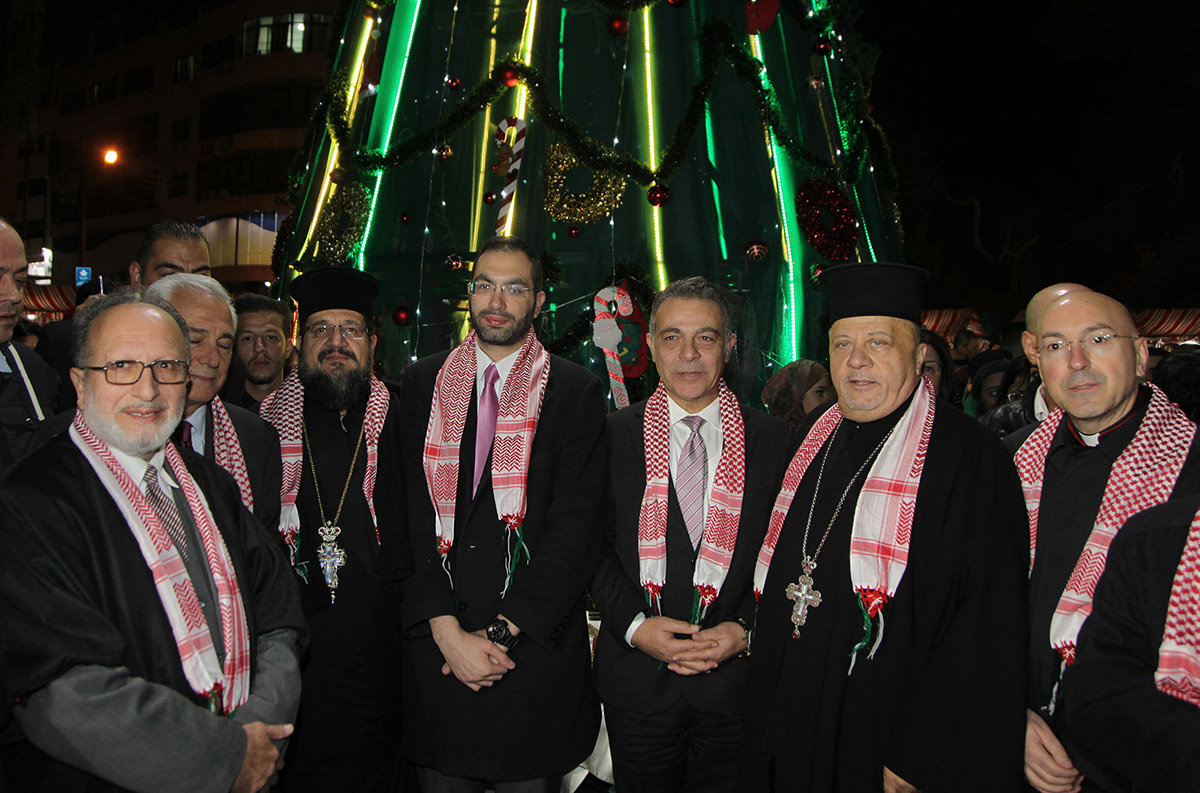 مسيرة شموع بمنطقة اللويبدة احتفالا بعيد الميلاد المجيد