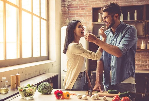 5 عناصر رائعة لتحسين العلاقة الحميمة بين الشريكين